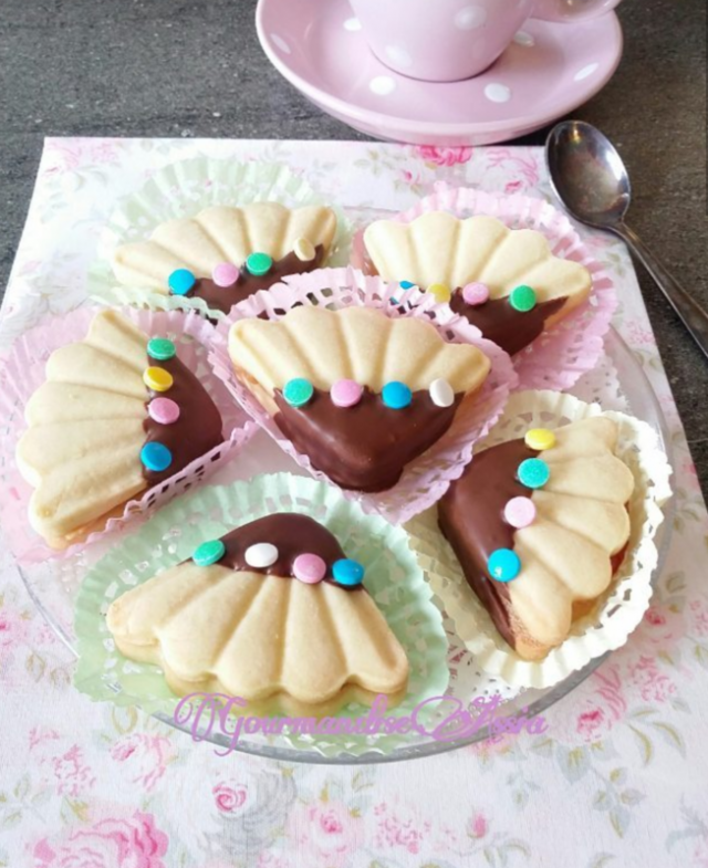 Gateaux Algeriens Pour L Aid Sables Mkhabez Et Makhrout Gourmandise Assia