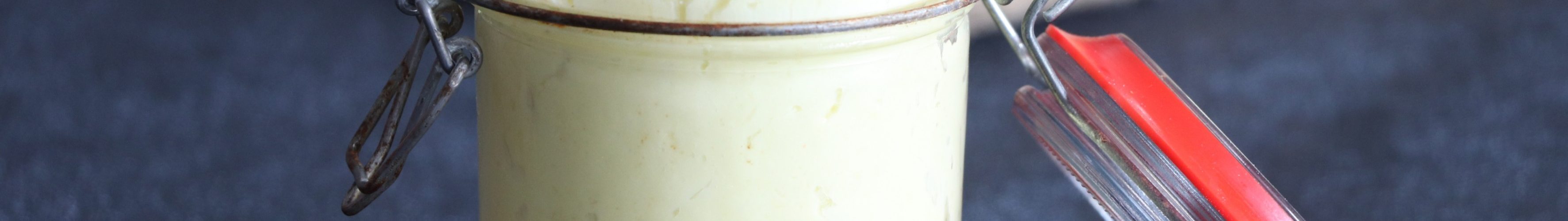 Sauce ou Crème Libanaise à l'Ail {Toum Libanais}