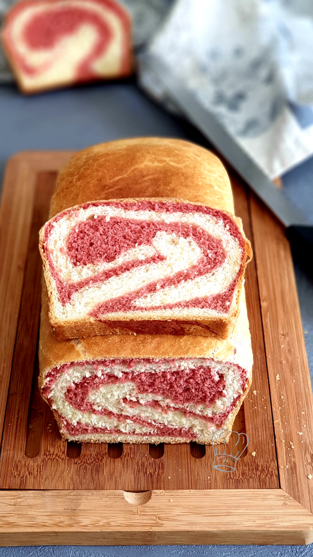 Pain de Mie Bicolore à la Betterave