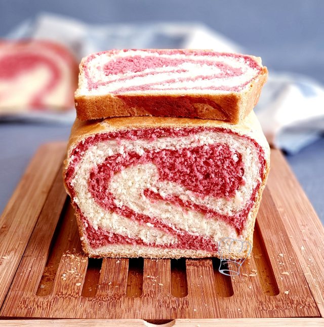 Pain de Mie Bicolore à la Betterave