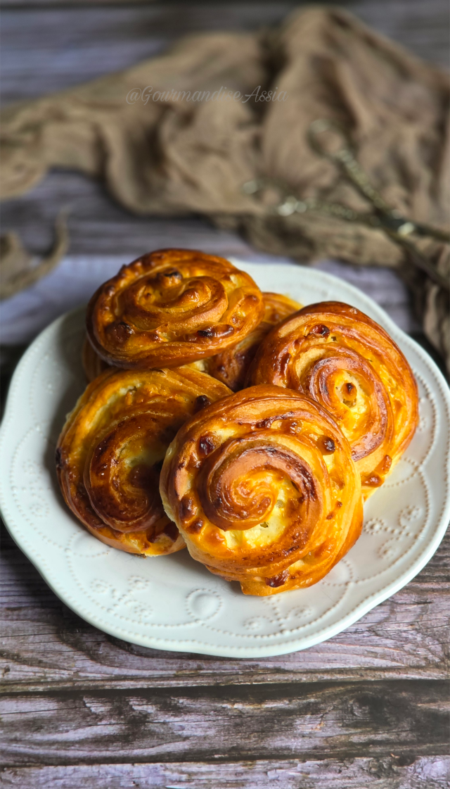 Pains aux Raisins Feuilletés au Miel