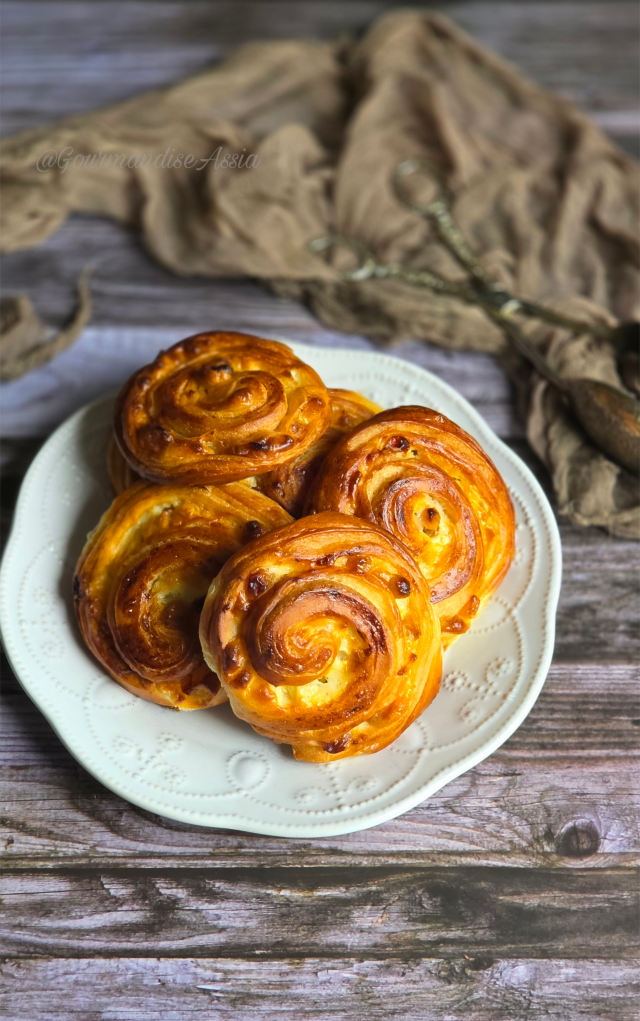 Pains aux Raisins Feuilletés au Miel