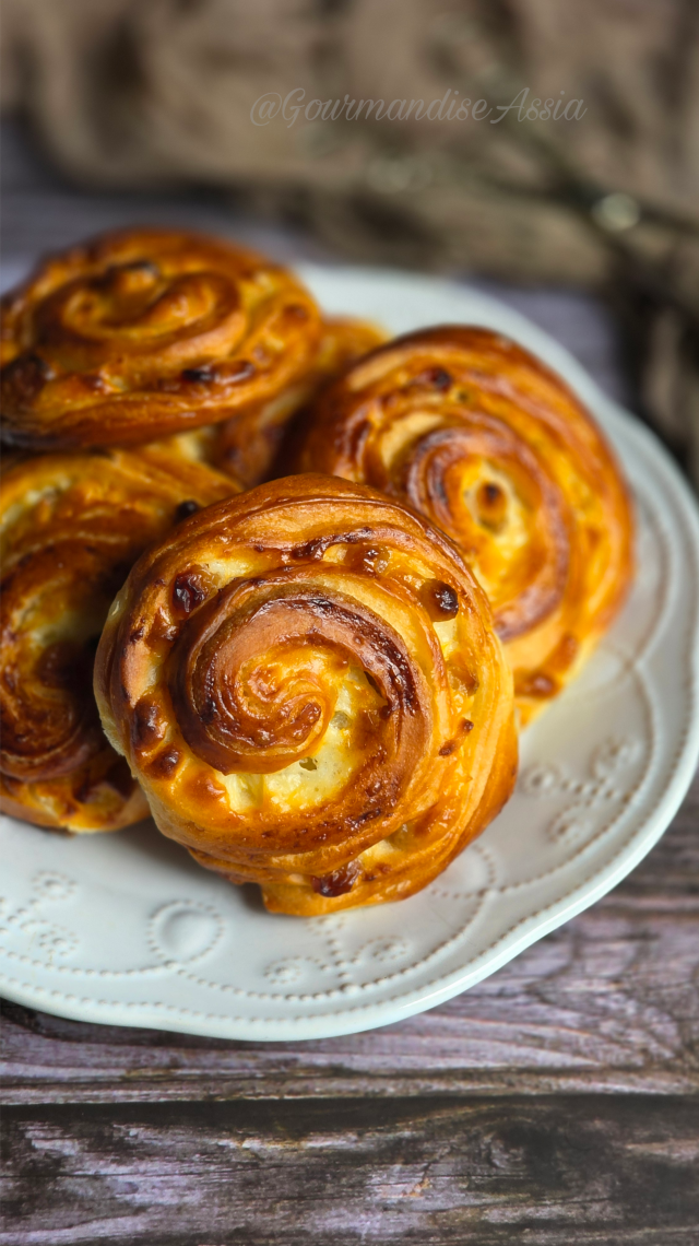 Pains aux Raisins Feuilletés au Miel