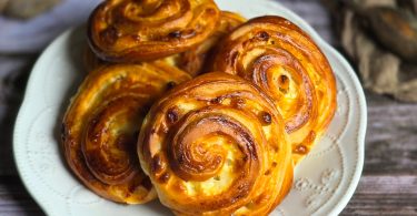 Pains aux Raisins Feuilletés au Miel