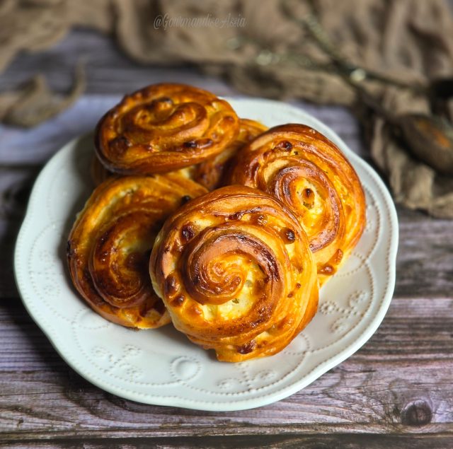 Pains aux Raisins Feuilletés au Miel