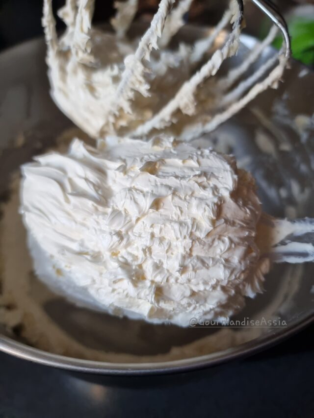 Crème au Beurre Russe {Fête de Delia}